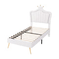 **Lit enfant design avec tête de lit en cuir blanc et pieds en bois**